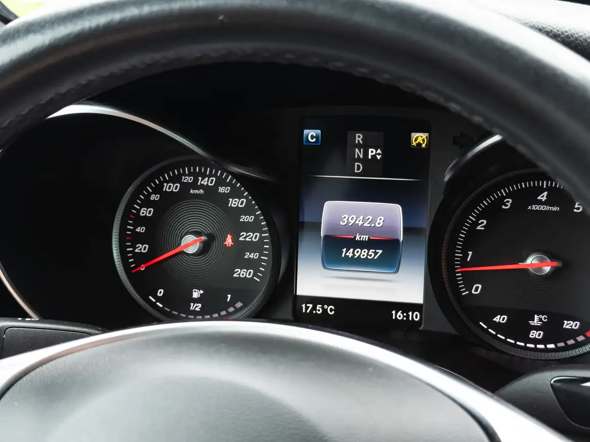 MERCEDES-BENZ GLC