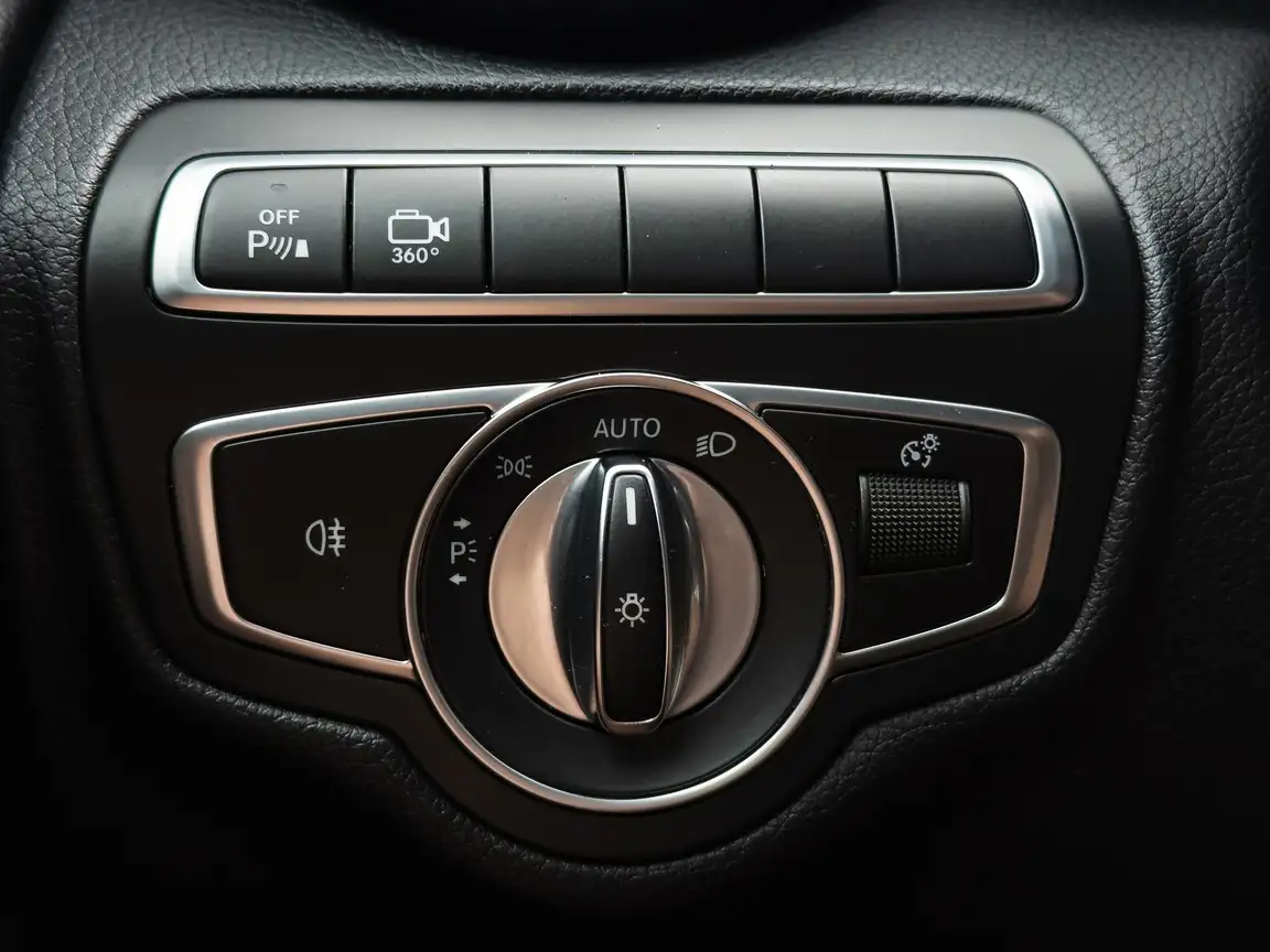 MERCEDES-BENZ GLC