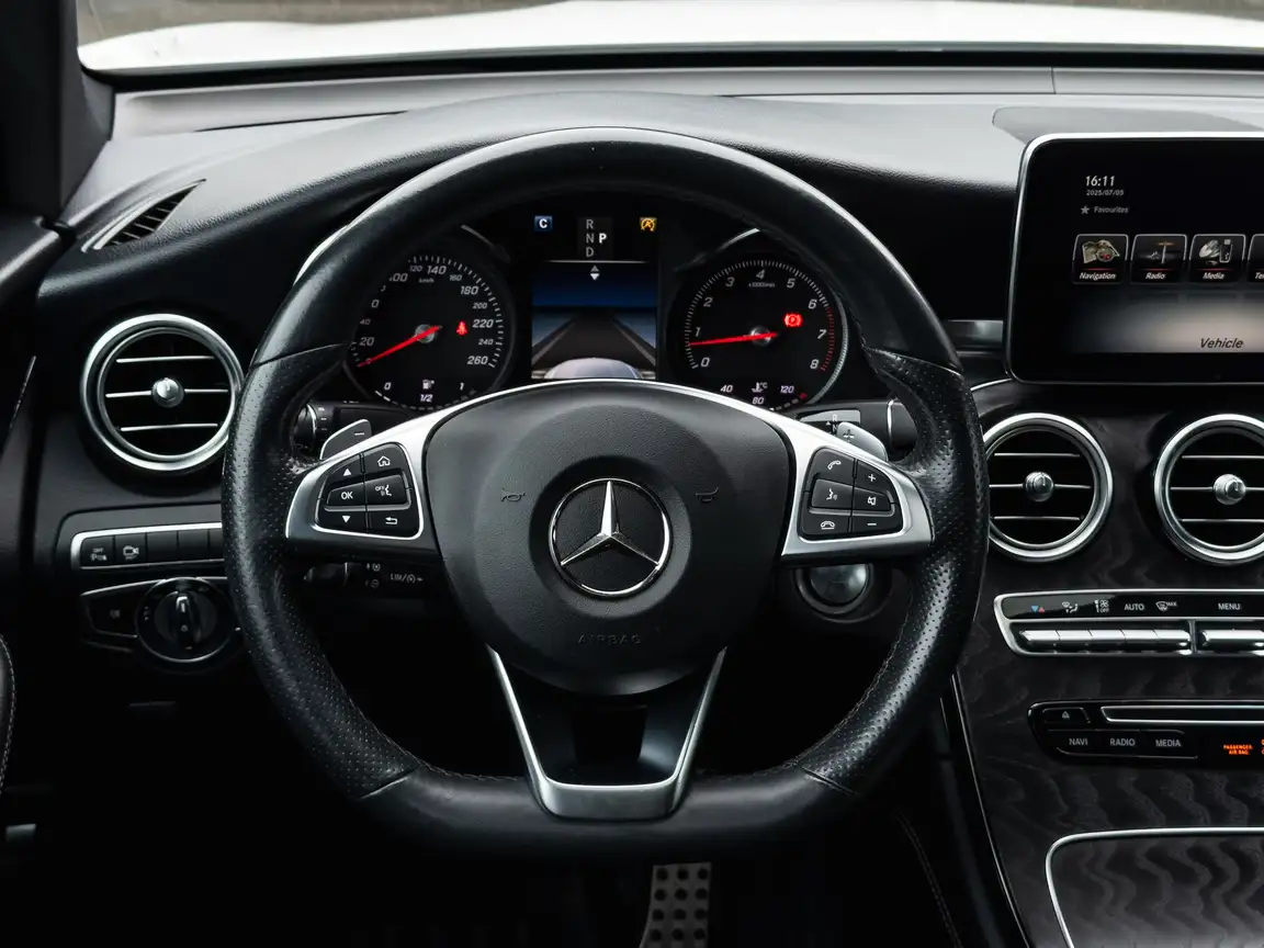 MERCEDES-BENZ GLC
