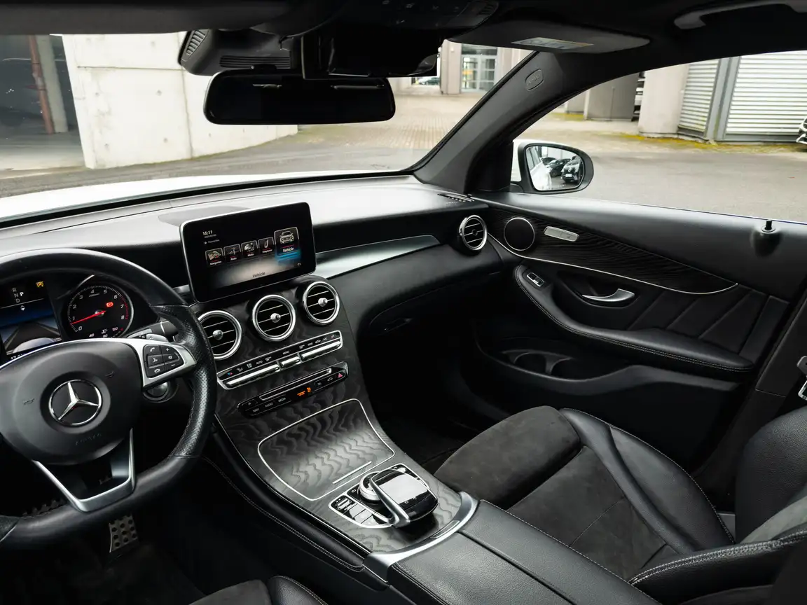 MERCEDES-BENZ GLC