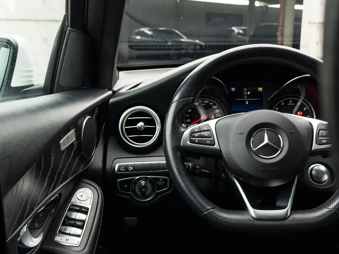 MERCEDES-BENZ GLC