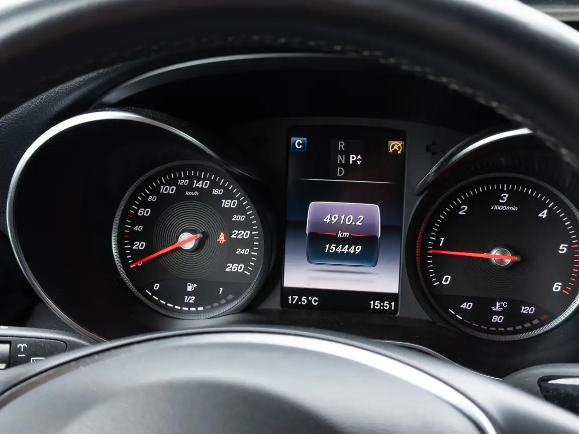 MERCEDES-BENZ GLC