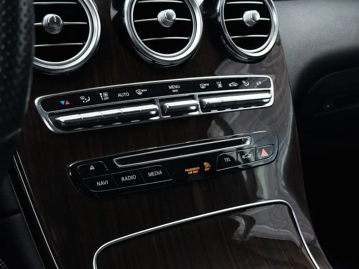 MERCEDES-BENZ GLC