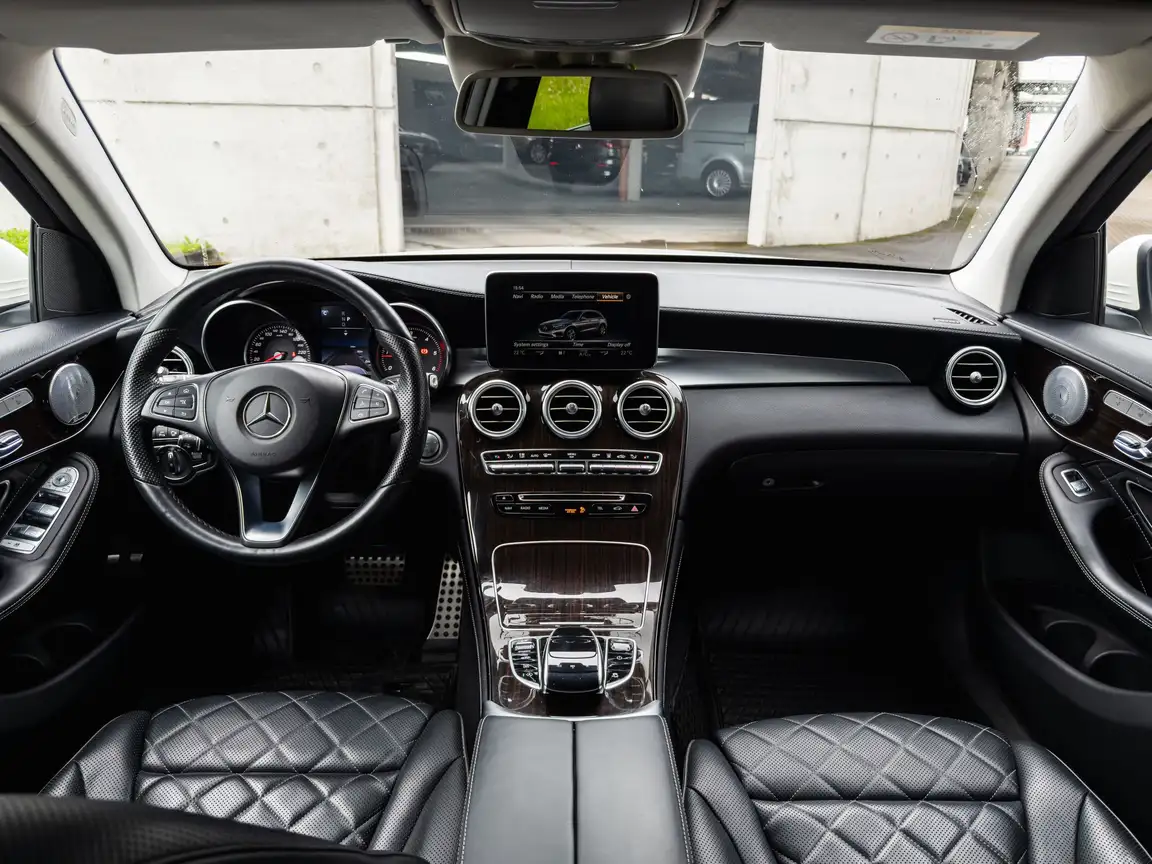 MERCEDES-BENZ GLC