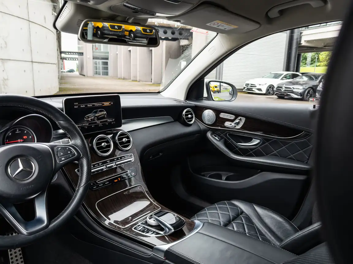 MERCEDES-BENZ GLC