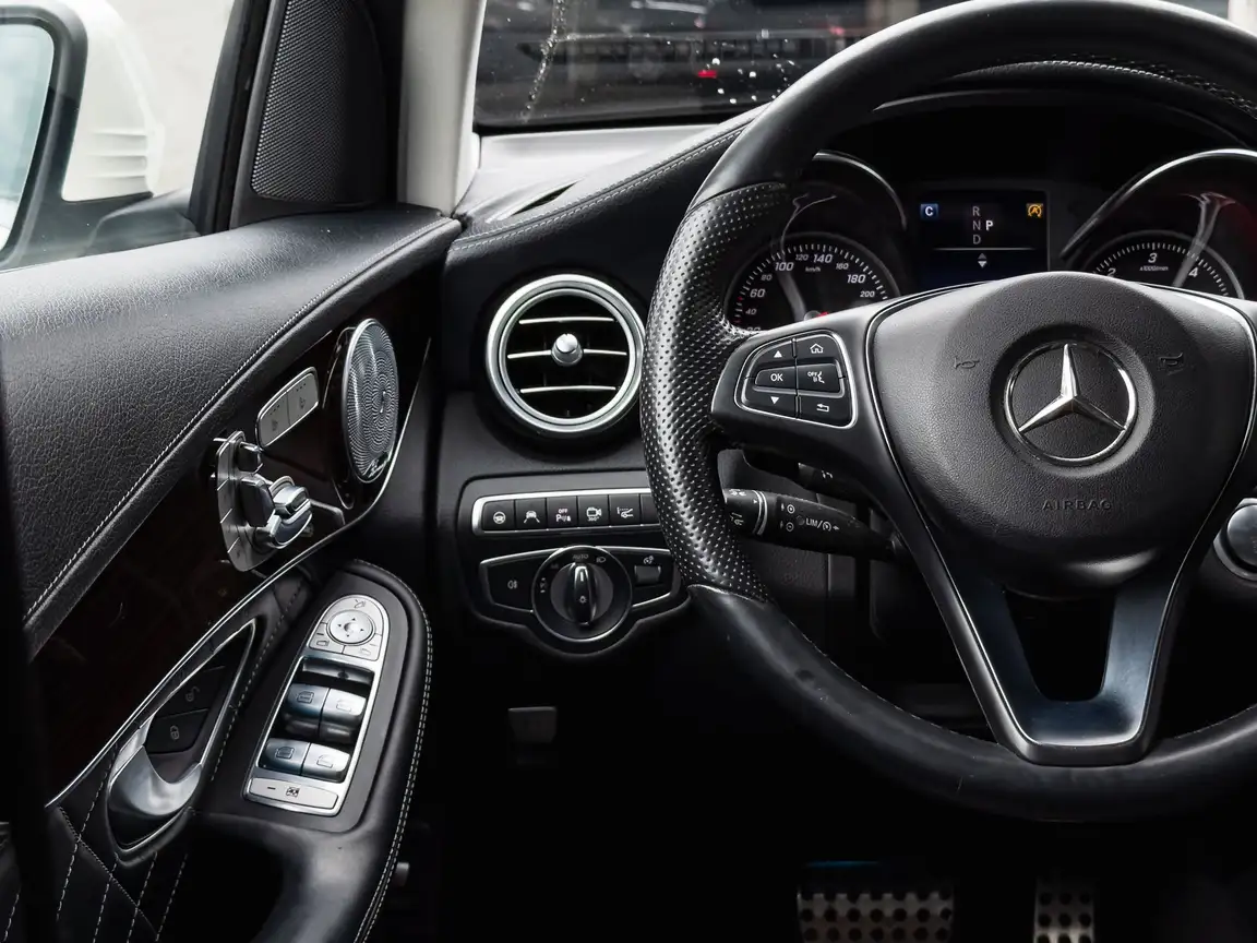 MERCEDES-BENZ GLC