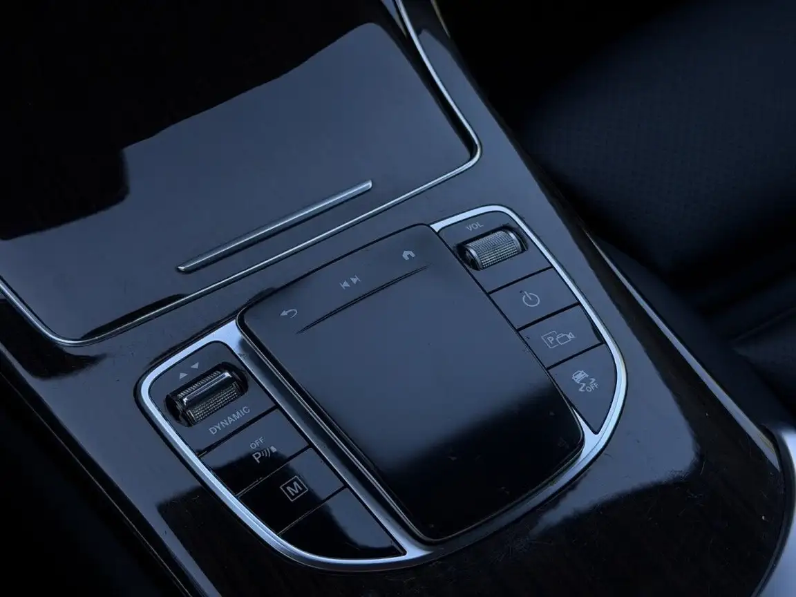 MERCEDES-BENZ GLC