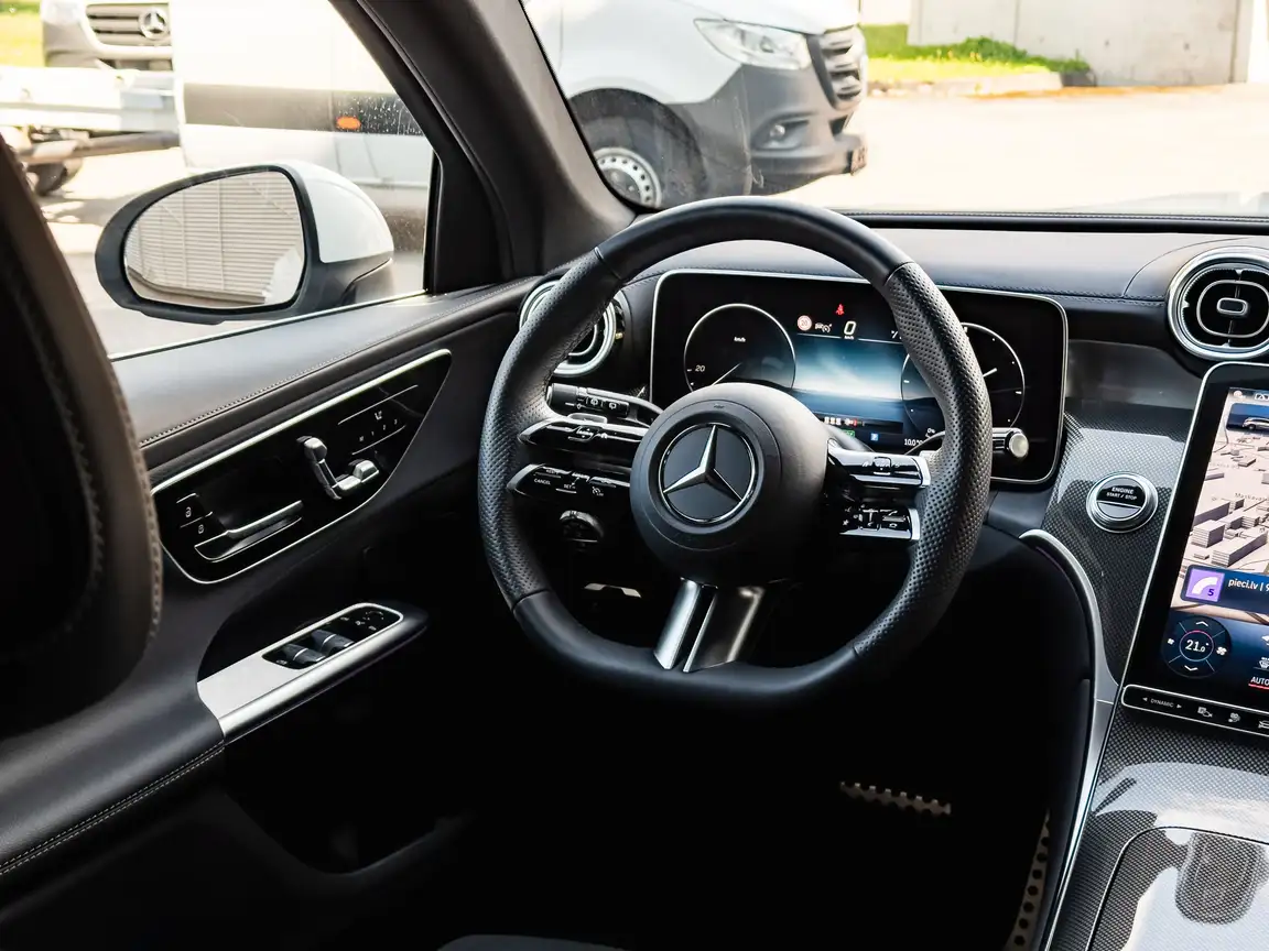 MERCEDES-BENZ GLC