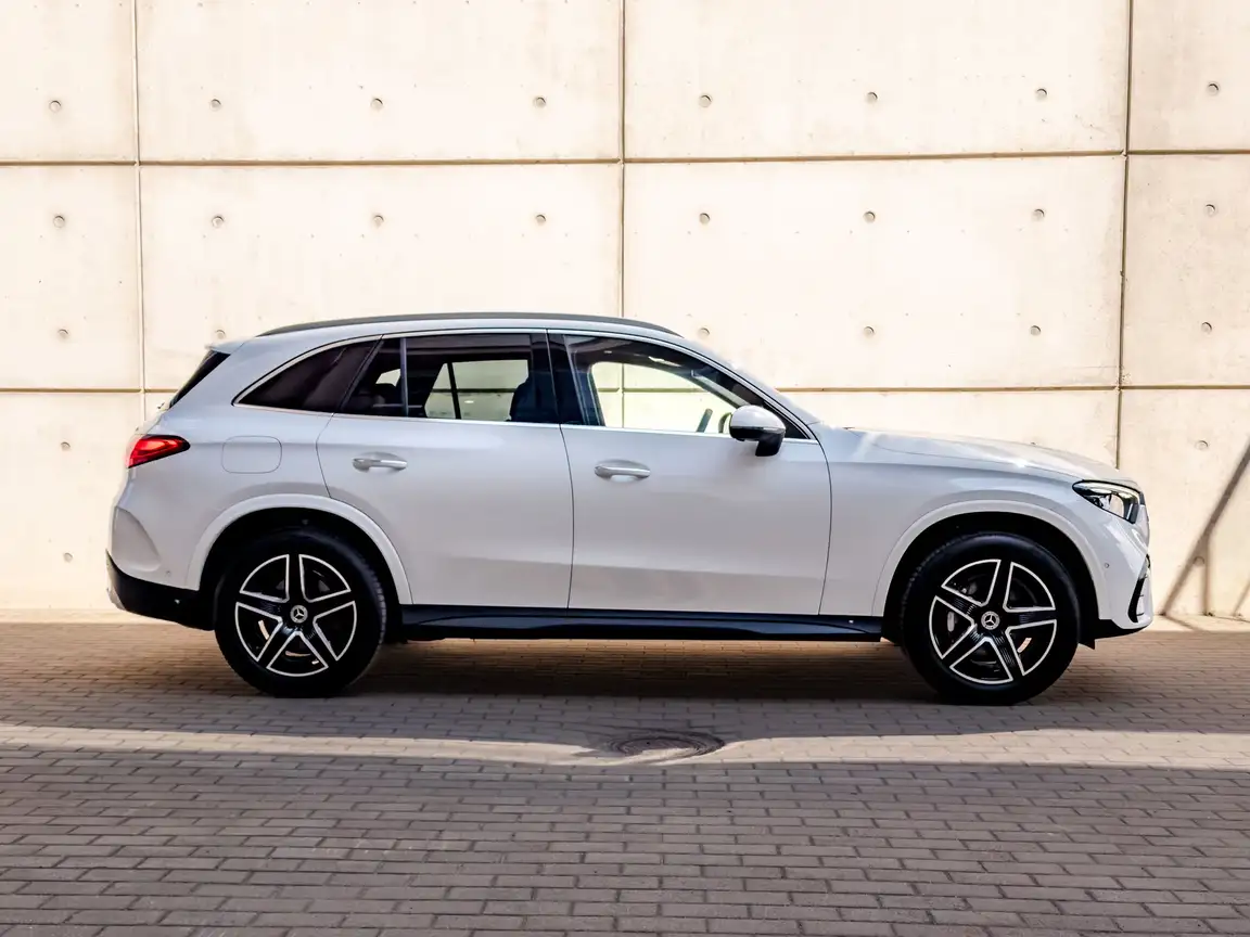 MERCEDES-BENZ GLC