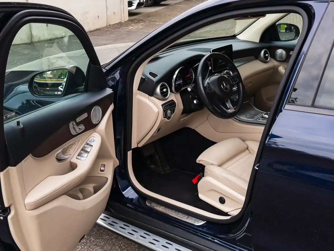 MERCEDES-BENZ GLC