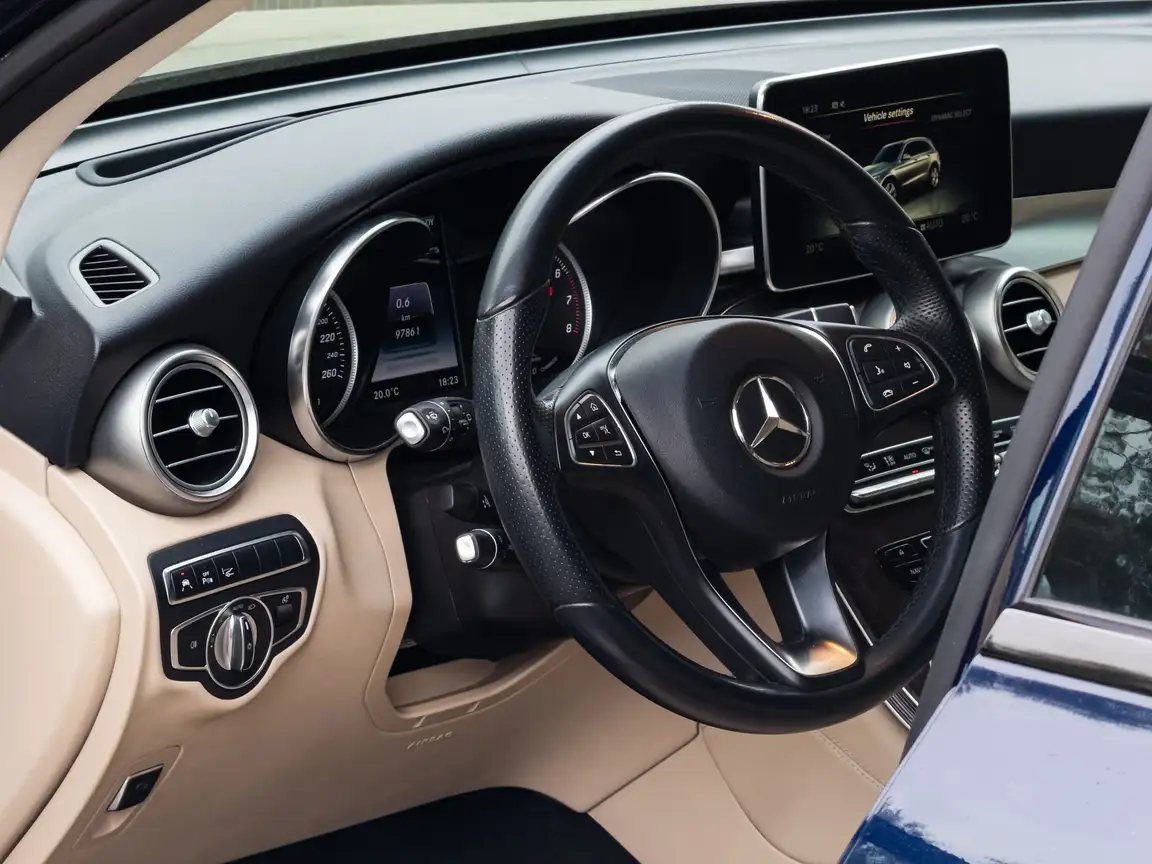 MERCEDES-BENZ GLC