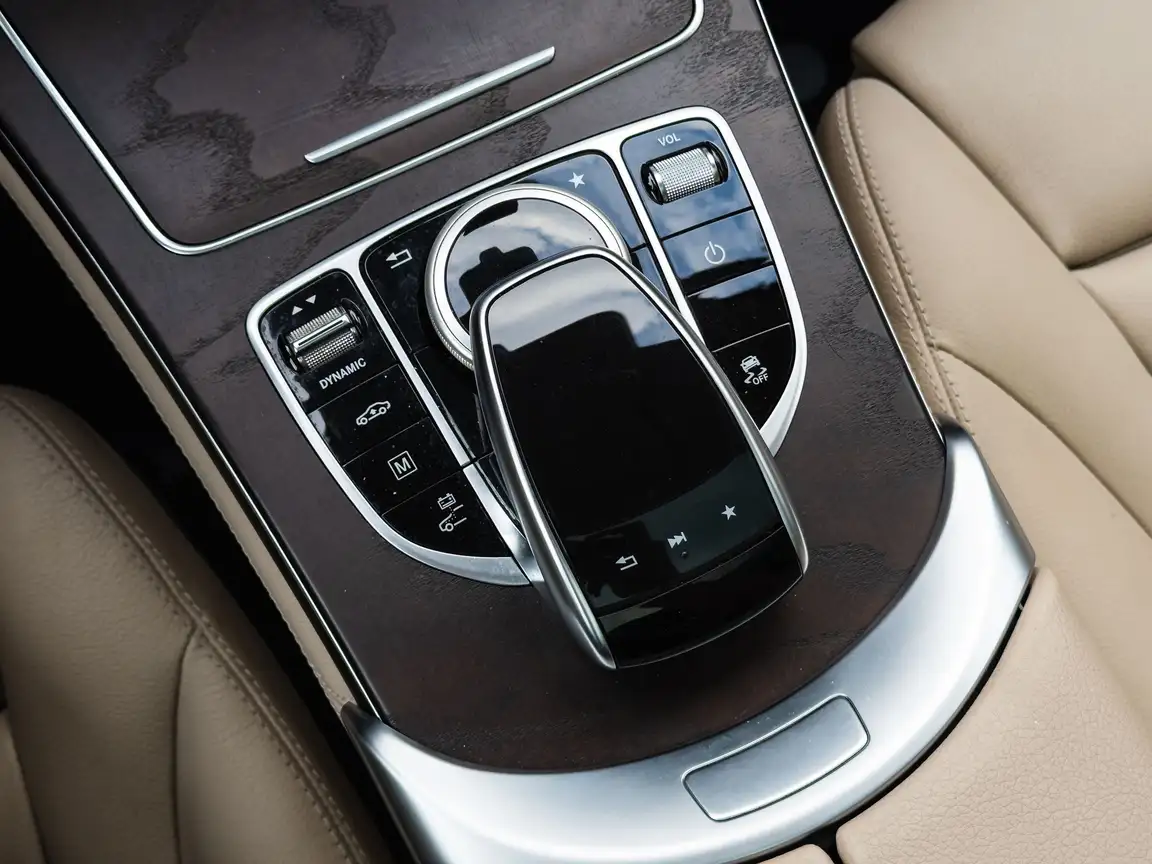 MERCEDES-BENZ GLC