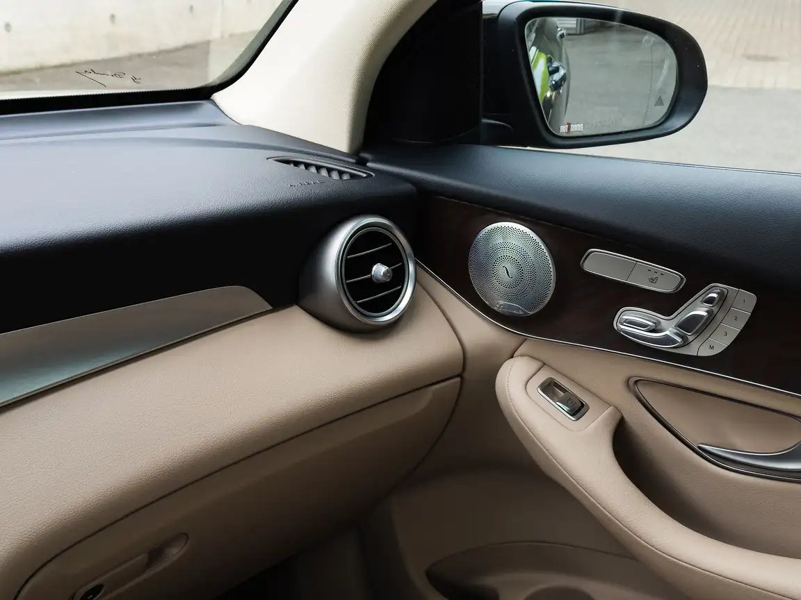 MERCEDES-BENZ GLC