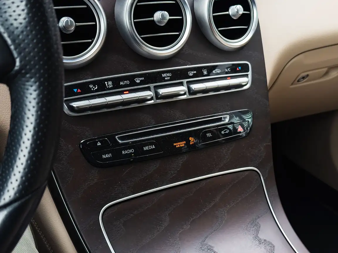 MERCEDES-BENZ GLC