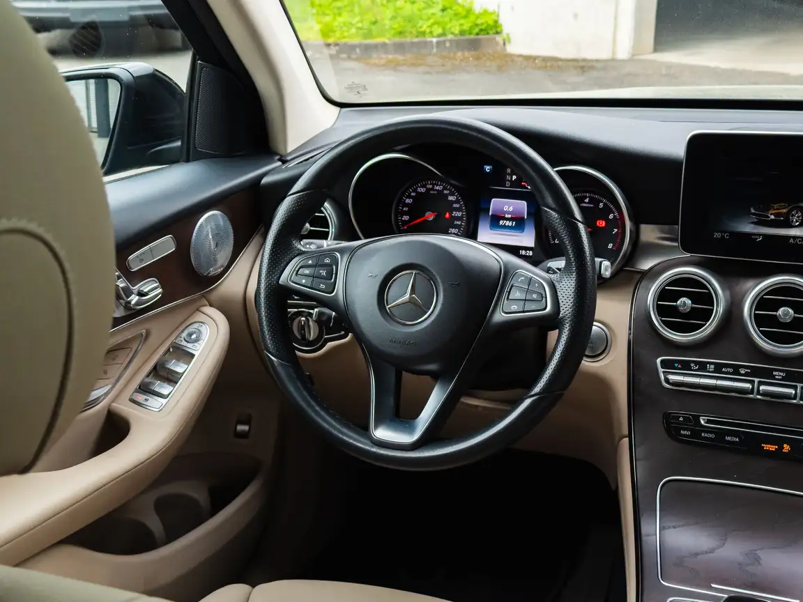 MERCEDES-BENZ GLC