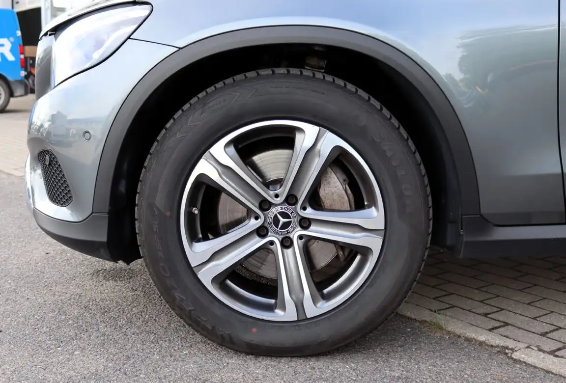 MERCEDES-BENZ GLC