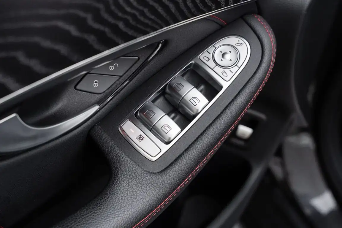 MERCEDES-BENZ GLC