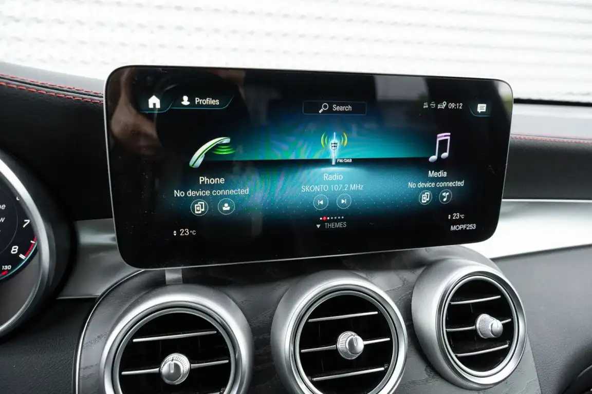 MERCEDES-BENZ GLC