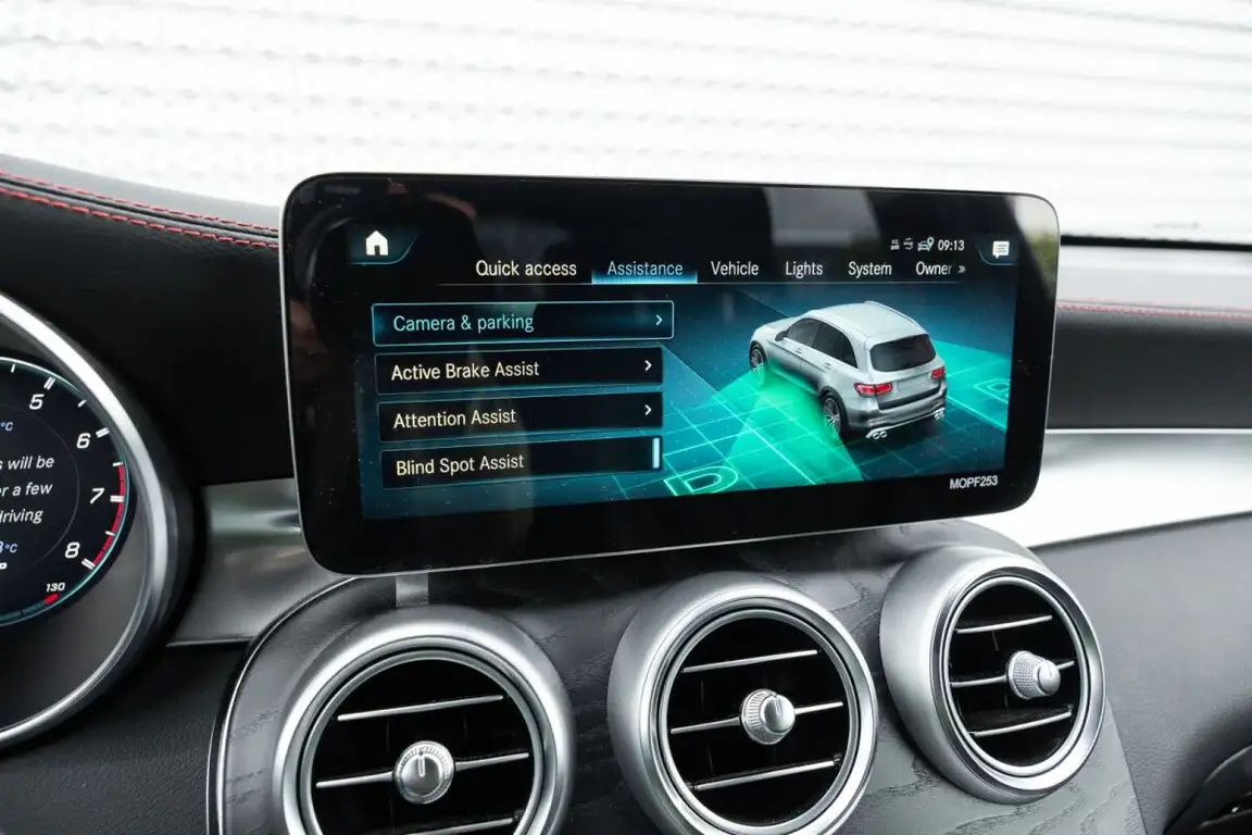 MERCEDES-BENZ GLC