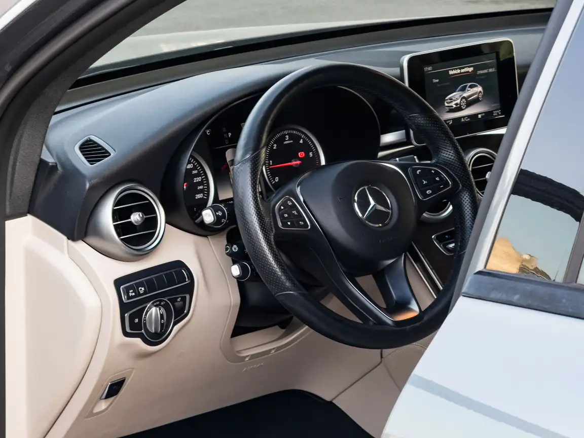 MERCEDES-BENZ GLC