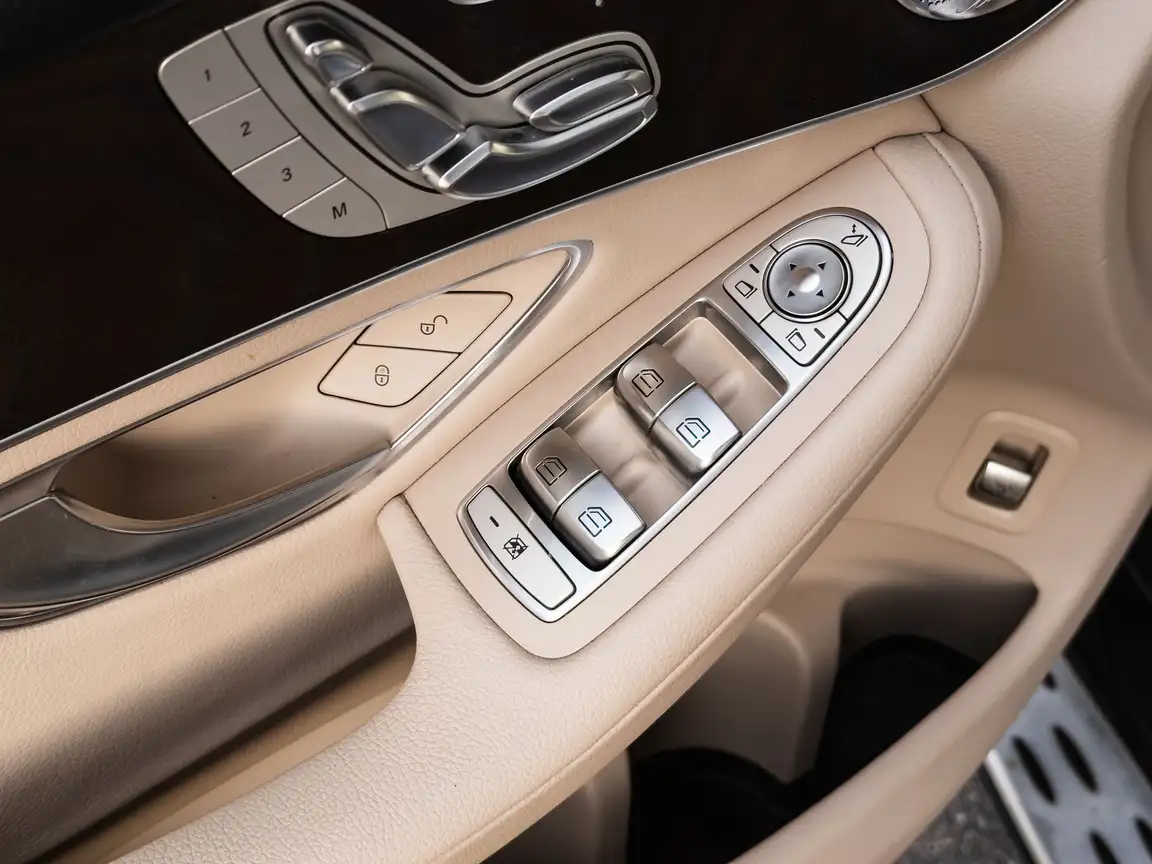 MERCEDES-BENZ GLC