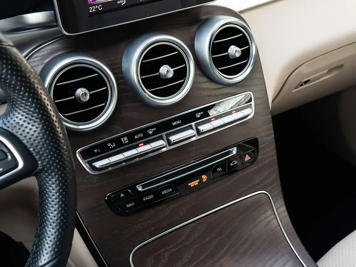 MERCEDES-BENZ GLC