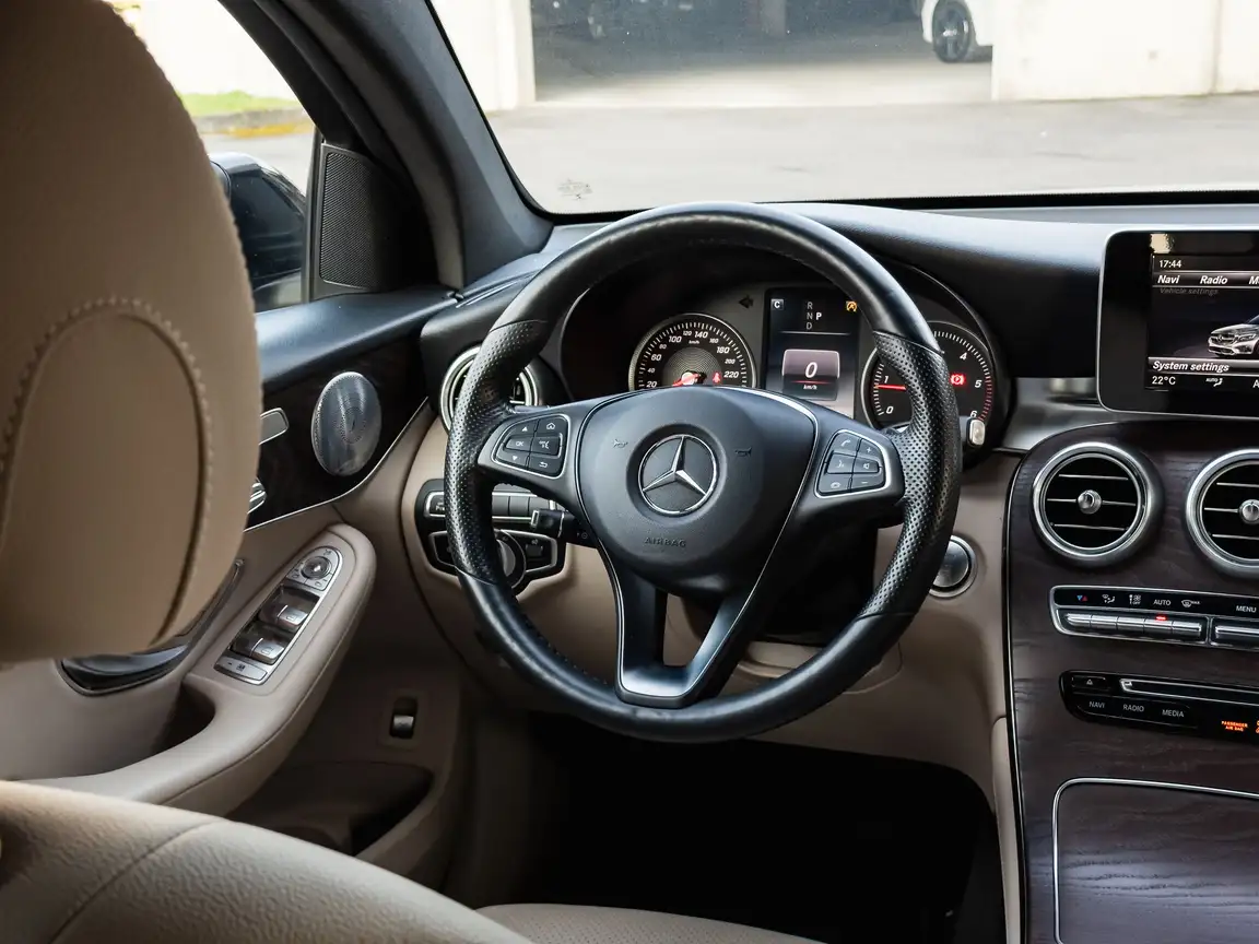 MERCEDES-BENZ GLC
