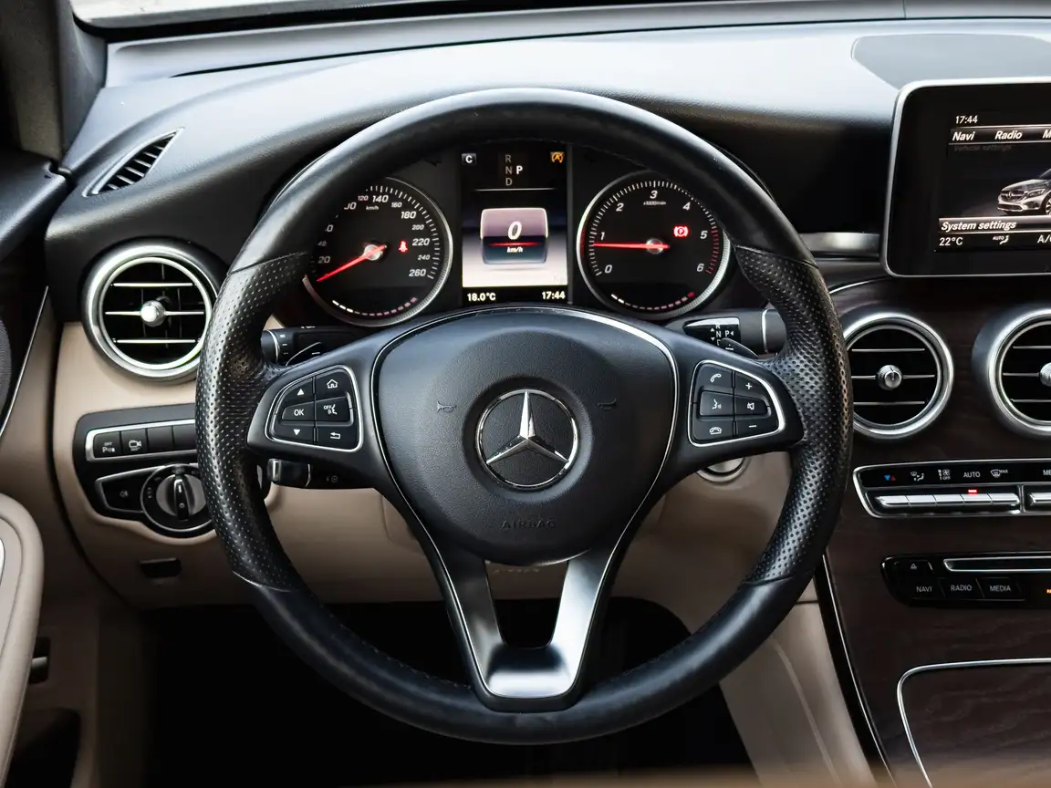 MERCEDES-BENZ GLC