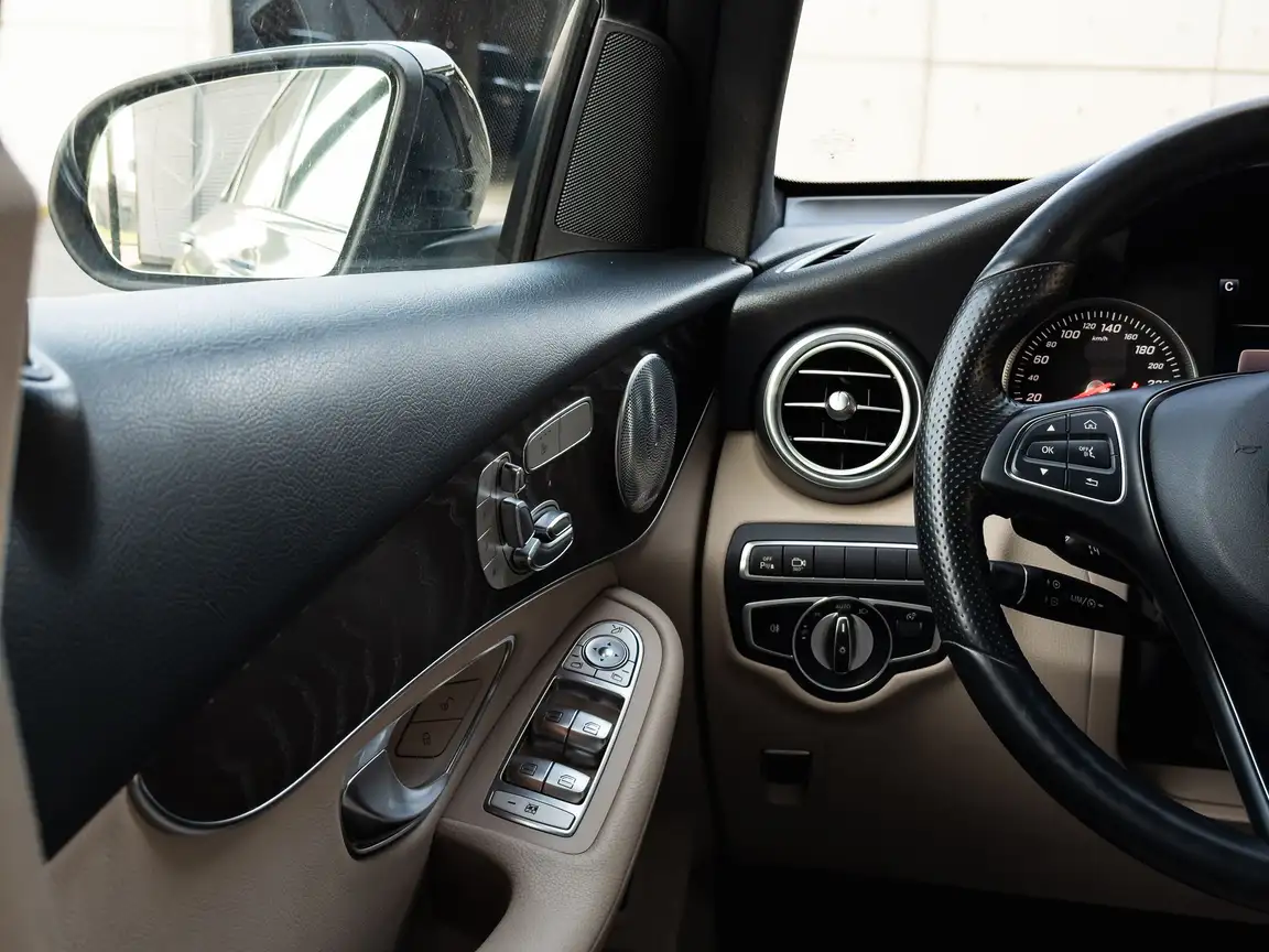 MERCEDES-BENZ GLC