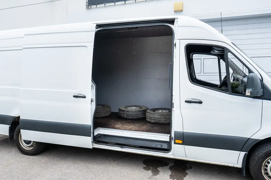MERCEDES-BENZ SPRINTER