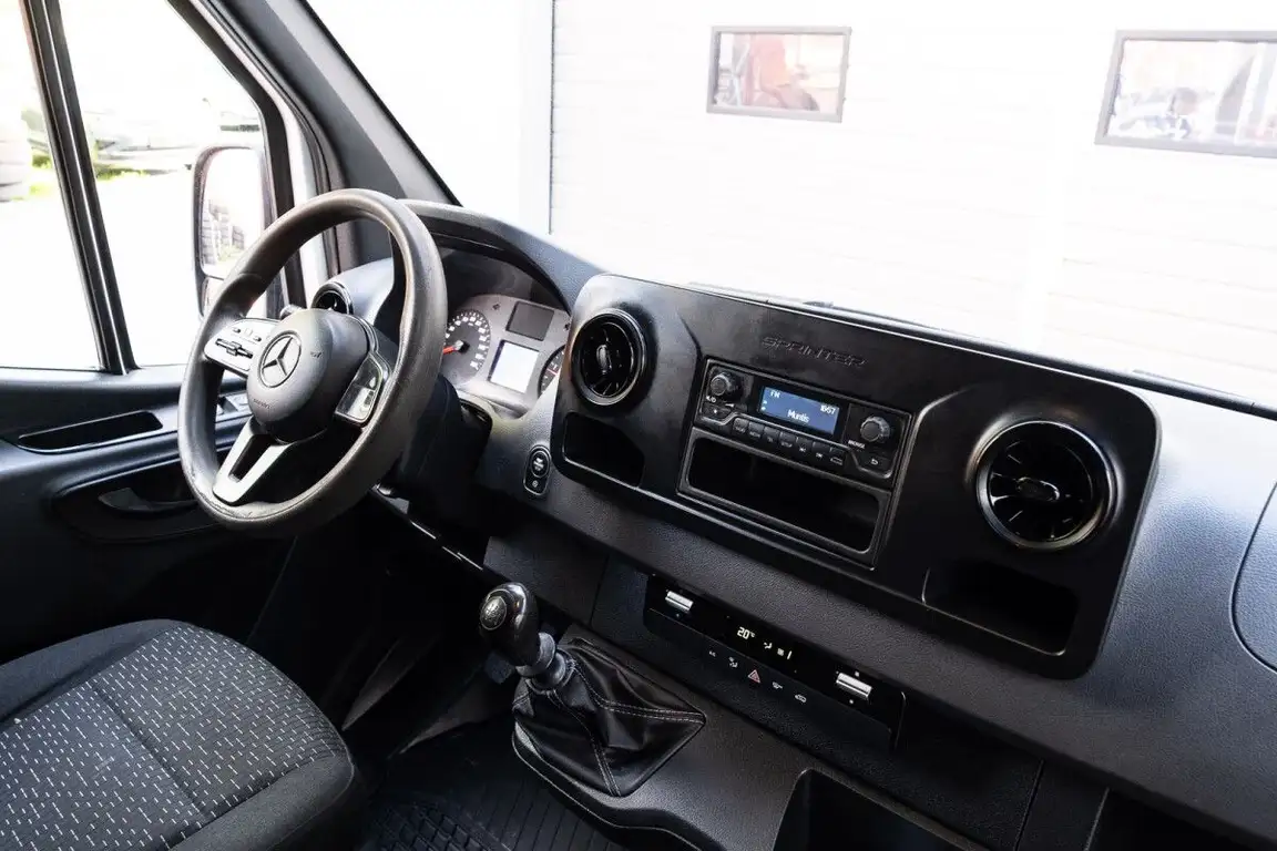 MERCEDES-BENZ SPRINTER