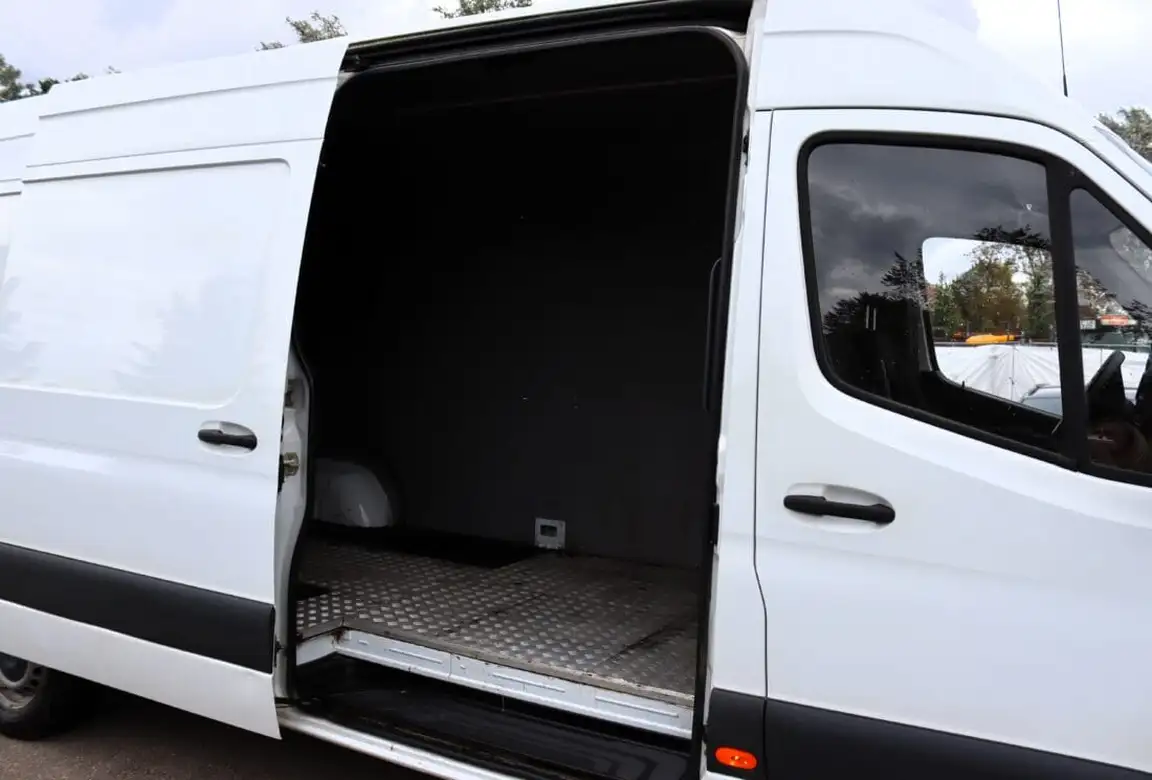 MERCEDES-BENZ SPRINTER