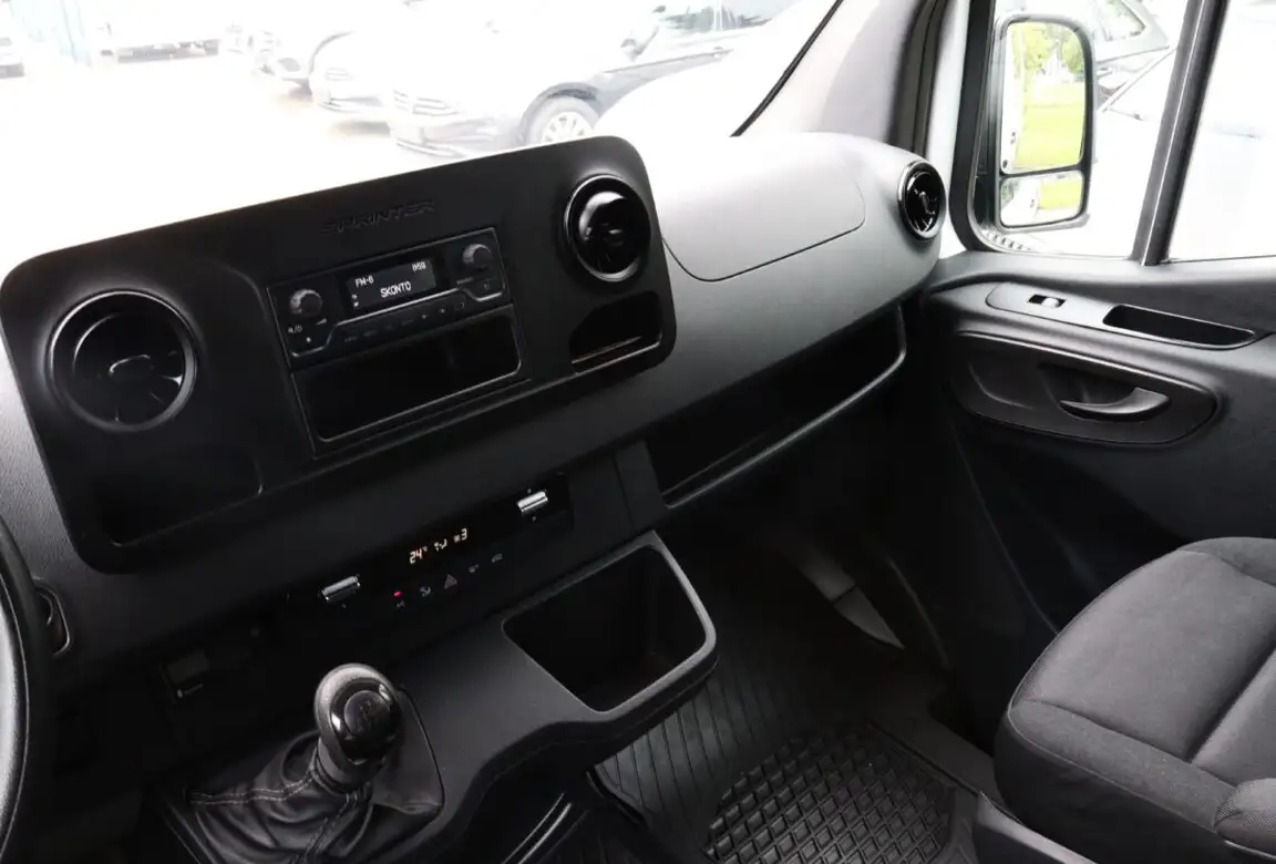 MERCEDES-BENZ SPRINTER