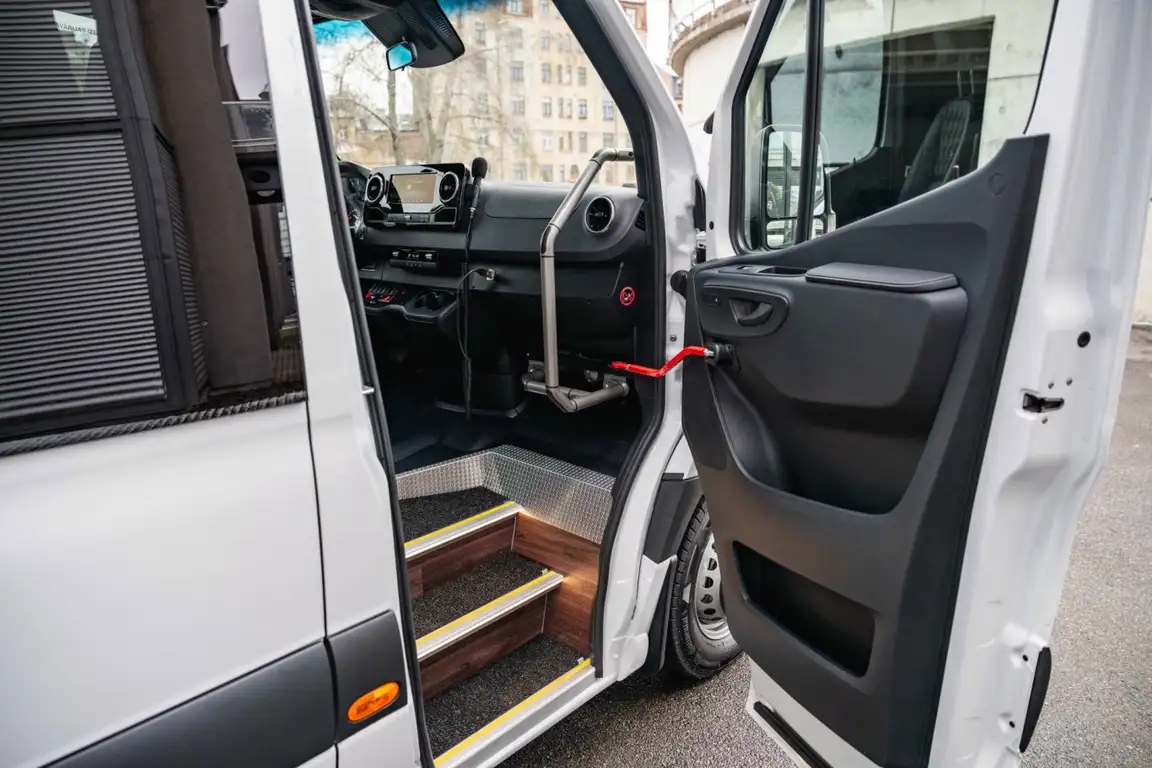 MERCEDES-BENZ SPRINTER