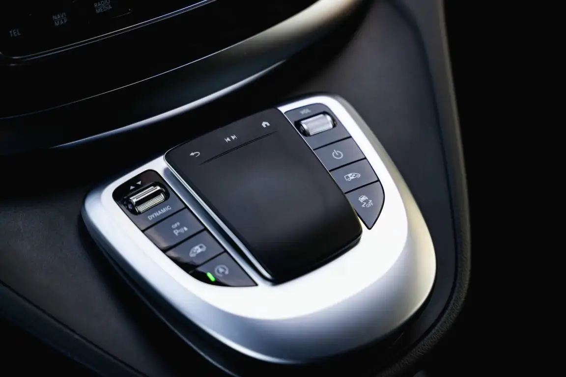 MERCEDES-BENZ V-CLASS