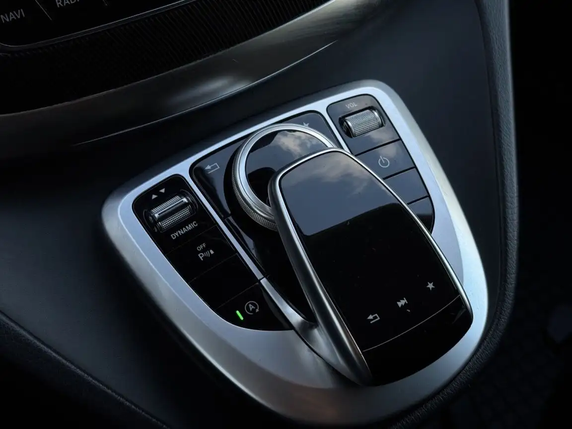 MERCEDES-BENZ V-CLASS