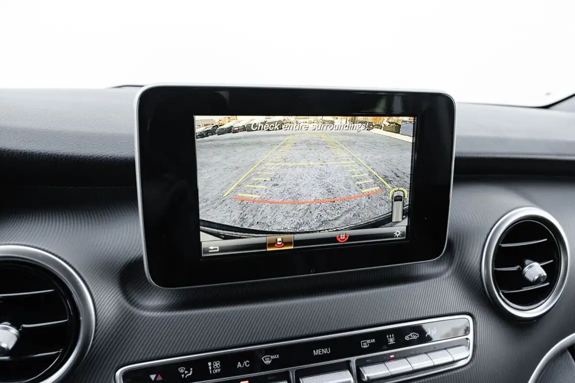 MERCEDES-BENZ V-CLASS