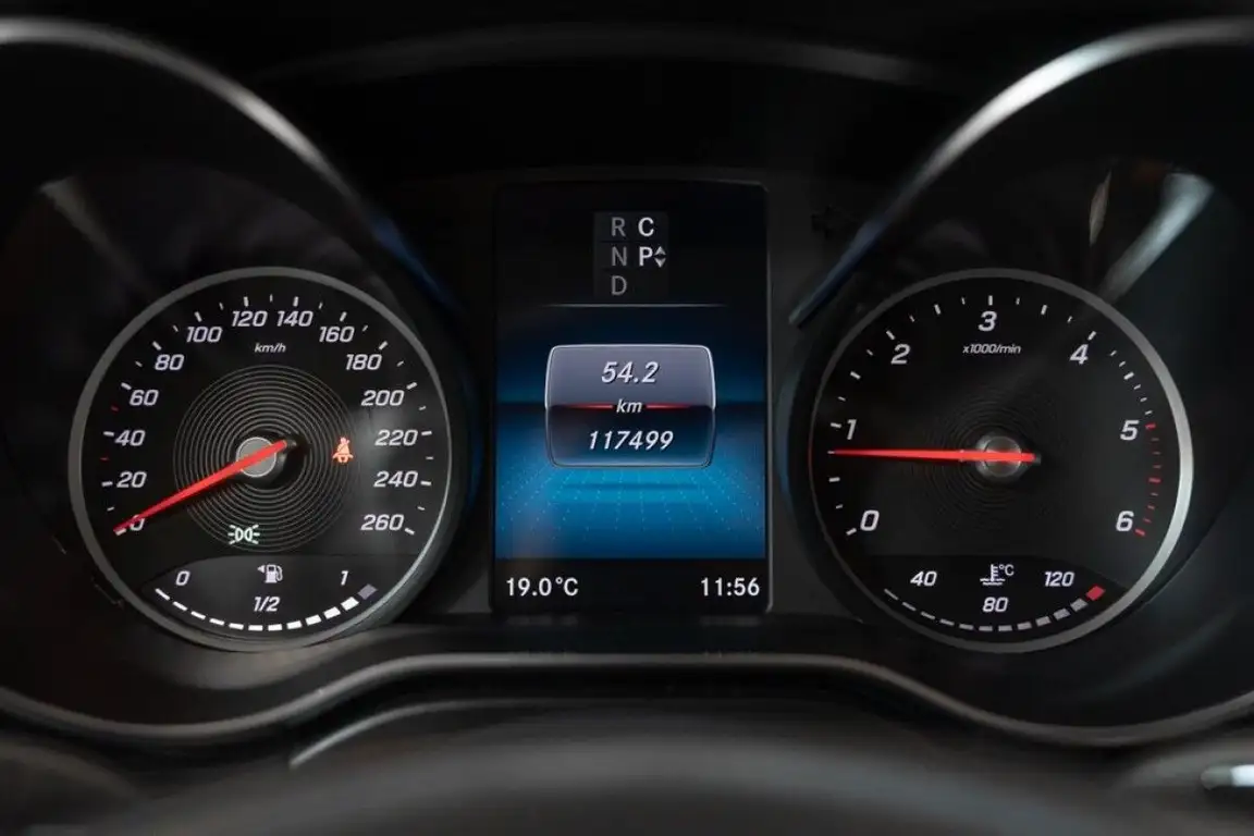 MERCEDES-BENZ V-CLASS