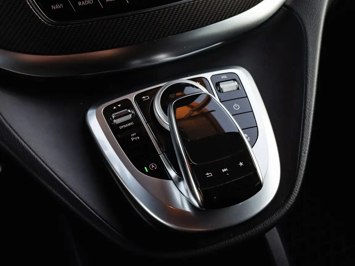 MERCEDES-BENZ V-CLASS