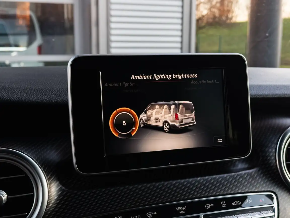 MERCEDES-BENZ V-CLASS