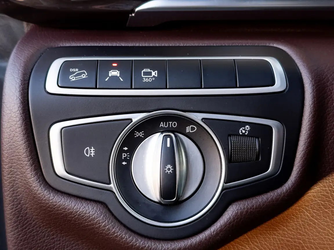 MERCEDES-BENZ V-CLASS
