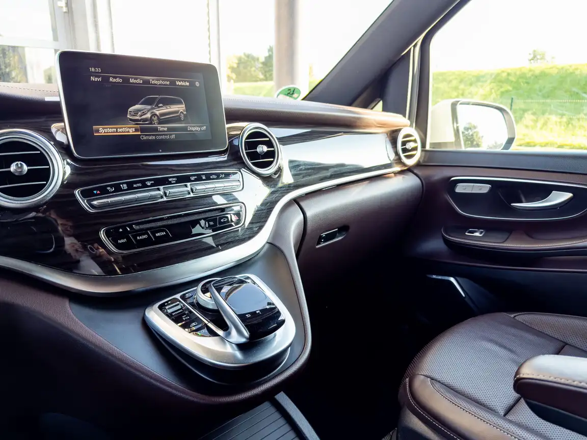 MERCEDES-BENZ V-CLASS