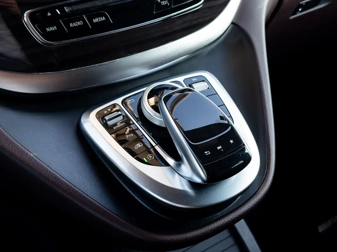 MERCEDES-BENZ V-CLASS