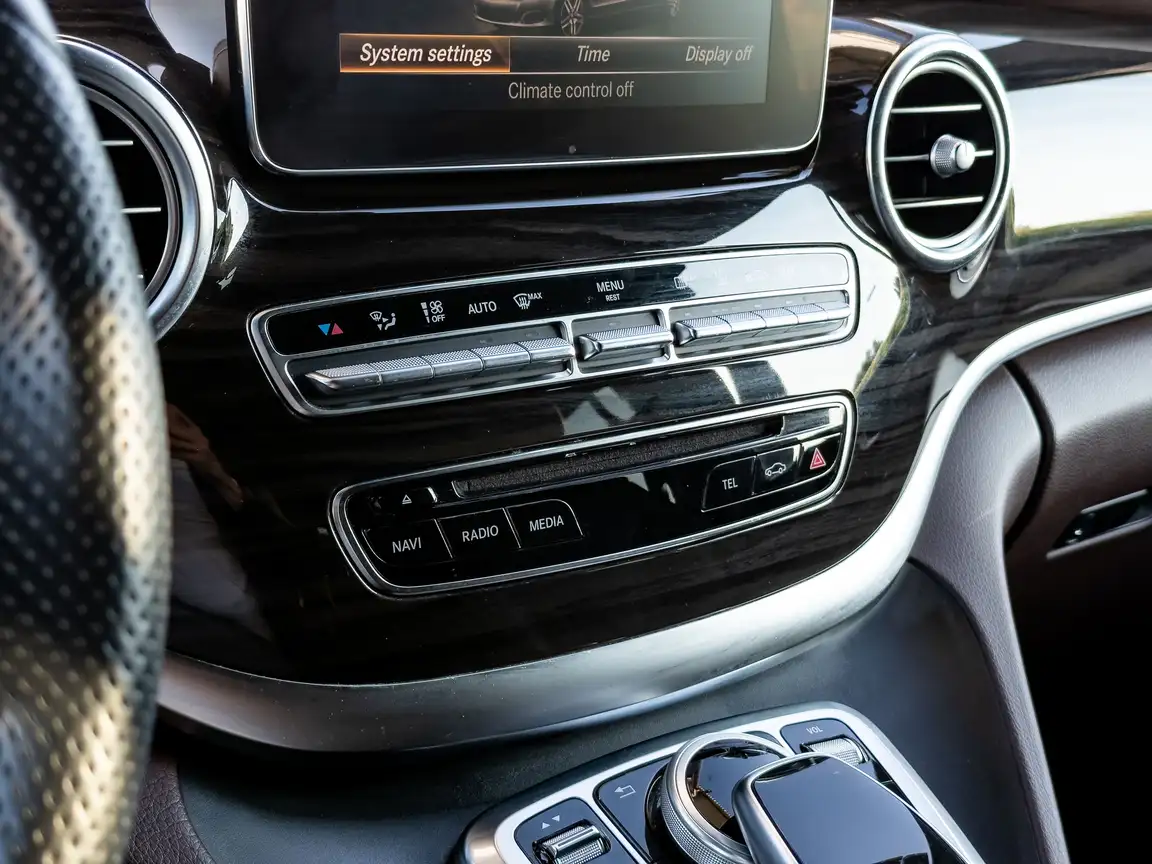 MERCEDES-BENZ V-CLASS