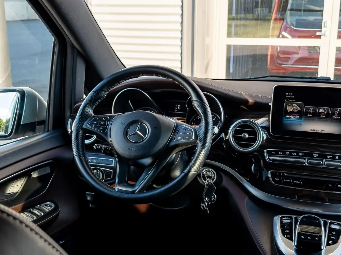 MERCEDES-BENZ V-CLASS