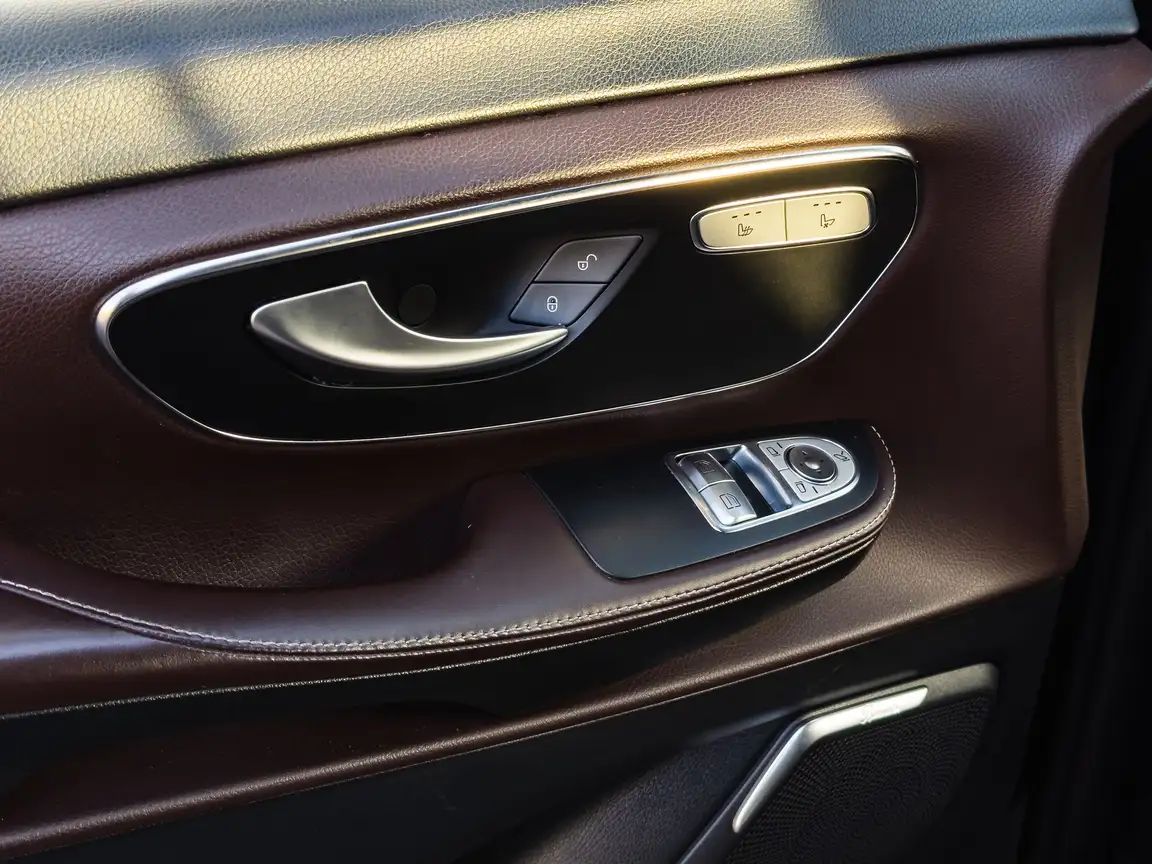 MERCEDES-BENZ V-CLASS