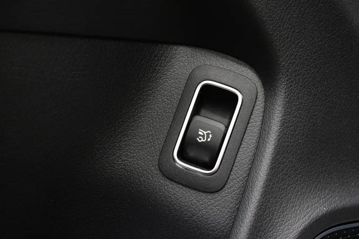 MERCEDES-BENZ CLA KLASS