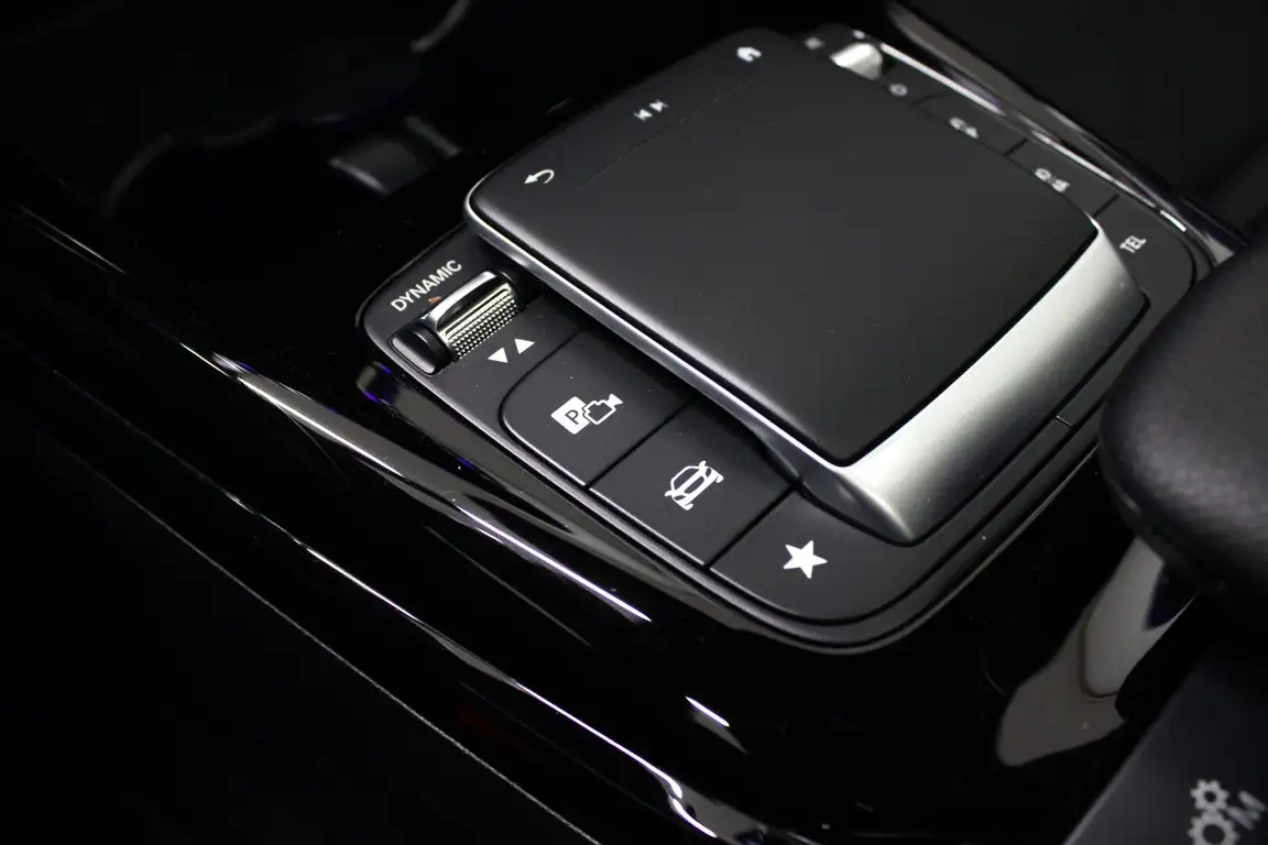 MERCEDES-BENZ CLA KLASS