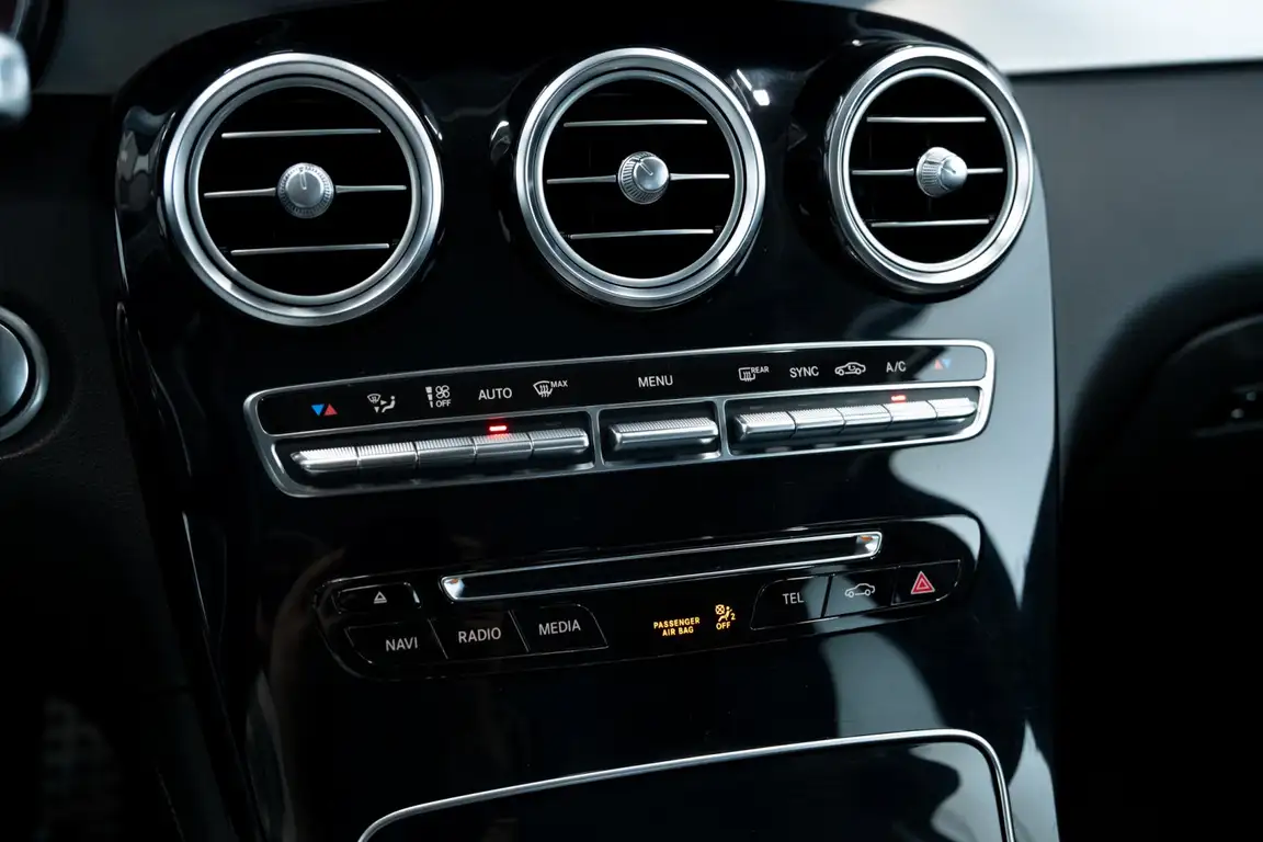 MERCEDES-BENZ GLC
