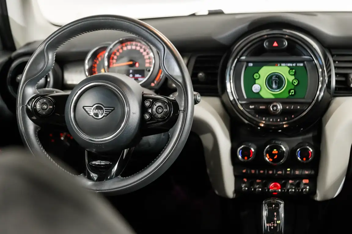 MINI HATCH